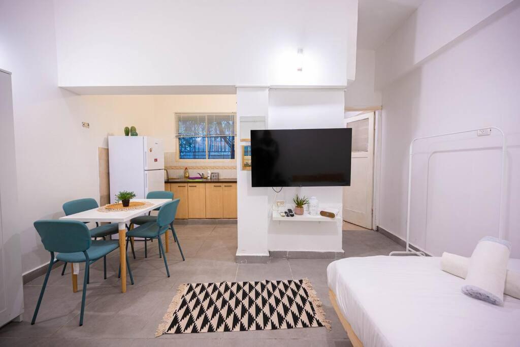 Studio Apartment In Ben Yehuda Cozy And Convinent Tel Aviv Eksteriør bilde