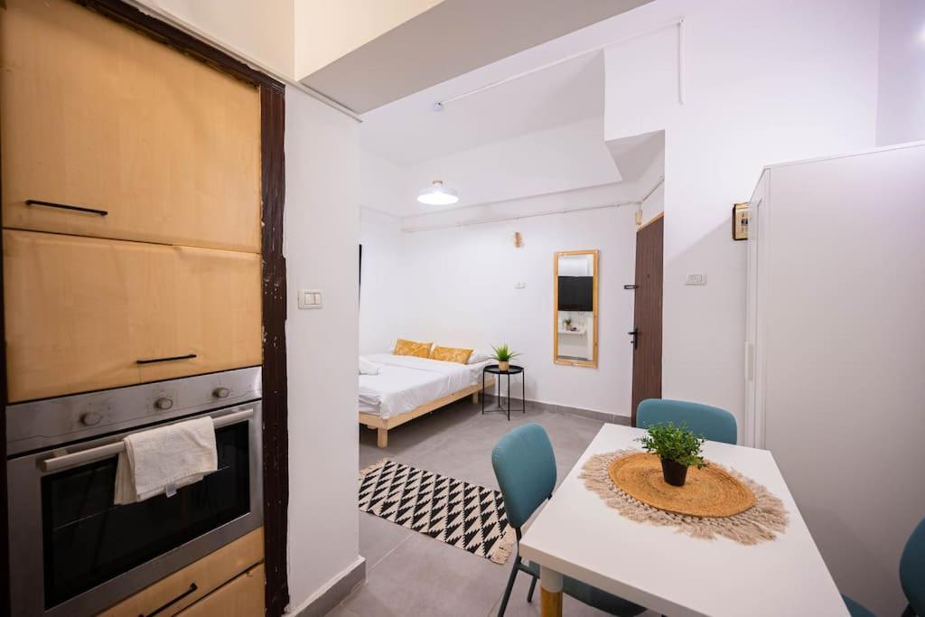 Studio Apartment In Ben Yehuda Cozy And Convinent Tel Aviv Eksteriør bilde