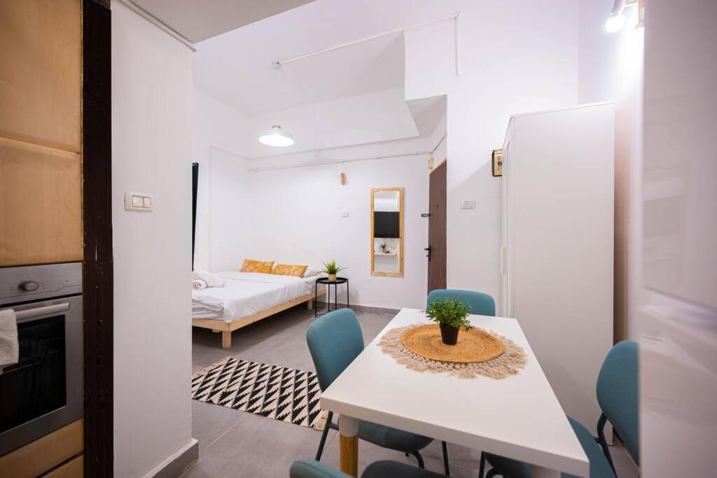 Studio Apartment In Ben Yehuda Cozy And Convinent Tel Aviv Eksteriør bilde