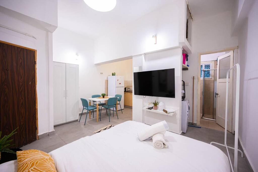 Studio Apartment In Ben Yehuda Cozy And Convinent Tel Aviv Eksteriør bilde